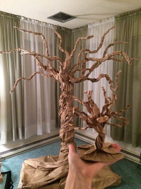 Life size paper bag tree made from 15ft paper bag. Inspired by the popular paper bag fall tree craft. Paper Tree Classroom, Kirigami Patterns, Paper Mache Tree, How To Make Trees, Cardboard Tree, Tree Props, Halloween Decor Diy, Paper Bag Crafts, 3d Tree