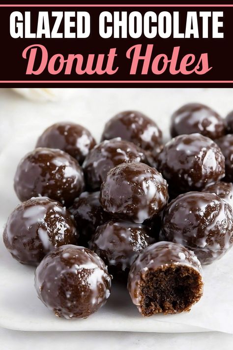 These glazed chocolate donut holes have a rich, moist interior and a sweet, glossy glaze. Every mouthful melts in your mouth, making them hard to resist. Chocolate Doughnut Muffins, Air Fryer Chocolate Donut Holes, Chocolate Old Fashioned Donut Recipe, Deep Fried Donut Holes, Blueberry Donut Holes Recipe, Homemade Munchkins Donut Holes, Chocolate Donuts Fried, Chocolate Donut Holes Recipe, Baked Donut Holes Recipes Easy