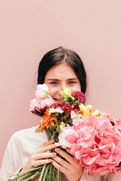 Woman With Bouquet Of Flowers, Girl With Bouquet, Watercolor Pattern Background, Tropical Flowers Bouquet, Pink Amaryllis, Flower Background Design, Ranunculus Flowers, Self Photography, Smiling Woman