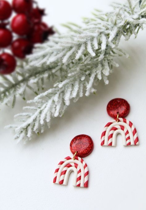 Poly Clay Christmas Earrings, Candy Cane Polymer Clay Earrings, Candy Cane Earrings Polymer Clay, Clay Earrings Diy Ideas Christmas, Polymer Clay Gift Ideas For Men, Clay Earring Christmas, Polymer Clay Earring Christmas, Polymer Earrings Christmas, Christmas Fimo Earrings