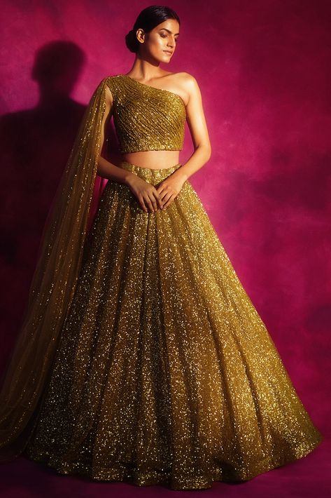 Dull Gold Lehenga, Shoulder Veil, Vani Vats, Gold Lehenga, Lehenga Blouse Designs, Fancy Blouse, Indian Wedding Wear, Lehenga Blouse, Designer Outfits