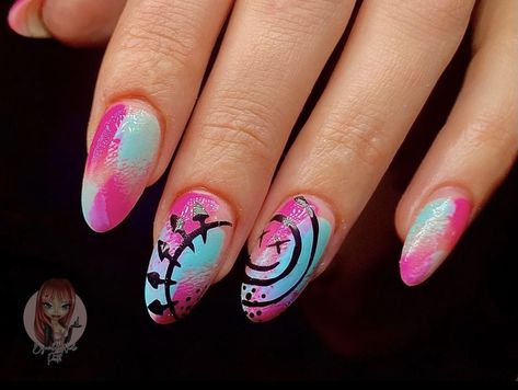 Blink 182 band nails Blink 182 Makeup, Nail Ideas 2000s, Blink 182 Concert Outfit Summer, Blink182 Concert Outfit, Blink 182 Nail Art, Blink 182 Nails, Blink 182 Concert Outfit, Blink Concert, When We Were Young Festival