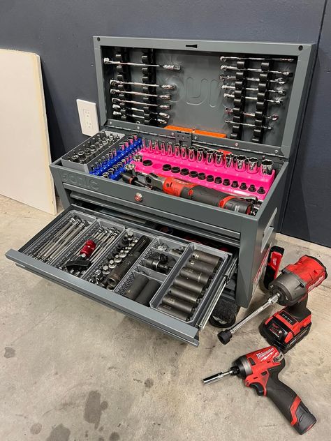 Snap On Tool Box Ideas, Tool Cart Ideas, Mechanics Shop Organization, Truck Tool Box Ideas, Milwaukee Tool Box Ideas, Tool Box Organization Ideas, Truck Toolbox Organization, Toolbox Organization, Work Truck Storage