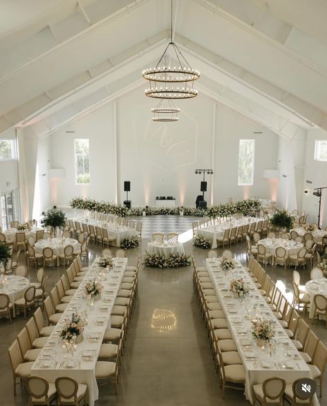 Venue Seating Layout, Wedding Table Setup Layout, White Drapes Wedding Reception Ideas, Wedding Venue Table Layout, Wedding Restaurant Reception, White Table Clothes Wedding, 300 Guest Wedding Seating, Wedding Reception Furniture, Reception Ideas Wedding Indoor