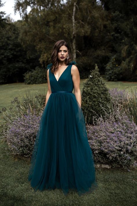 Dark Blue Prom Dresses, Prom Dress V Neck, Blue Long Prom Dress, Gonna In Tulle, Tule Rok, Blue Prom Dresses, Prom Dresses Blue, Peacock Blue, Long Prom Dress