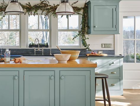 Benjamin Moore Wythe Blue, Blue Benjamin Moore, Best Kitchen Cabinet Paint, Benjamin Moore Kitchen, Benjamin Moore Blue, Wythe Blue, Painted Kitchen Cabinets Colors, Best Kitchen Cabinets, Blue Kitchen Cabinets