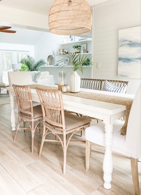 Beach House Dining Room, Houses Beach, Aesthetic Band, Aesthetic Exterior, Coastal Dining Room, Dining Roo, Beach House Living Room, Beach House Interior Design, Coastal Dining