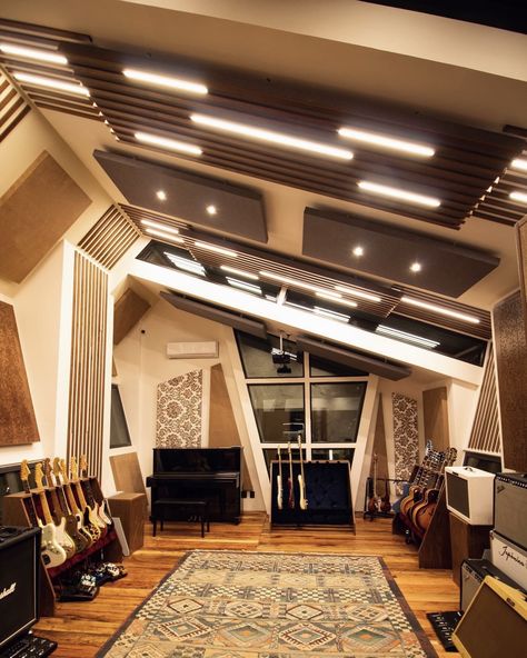 Recording Booth Design, Music Venue Interior Design, Cozy Music Studio, Modern Recording Studio, Guitar Lounge, Studio Recording Room, Band Studio, Studio Background Ideas, Music Studio Design