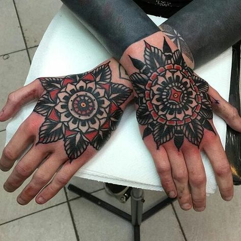 Hand Tattoo Cover Up, Traditional Mandala, Traditional Hand Tattoo, Mandala Hand Tattoos, Vogel Tattoo, Traditional Tattoo Flowers, Neotraditional Tattoo, Hand And Finger Tattoos, Tattoo Mandala