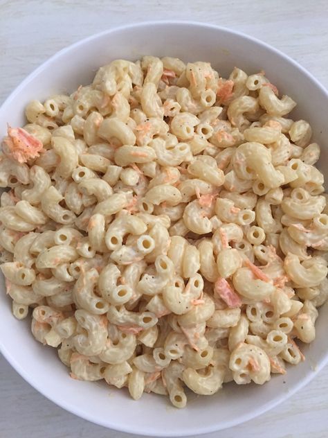 Hawaiian Macaroni Salad : http://julieycookie.blogspot.com/2016/06/hawaiian-macaroni-salad.html Macaroni Salad Aesthetic, Hawaiian Macaroni Salad, Pasta Board, Salad Aesthetic, Recipes For Summer, Yum Recipes, Birthday Party Food, Macaroni Salad, Yummy Lunches