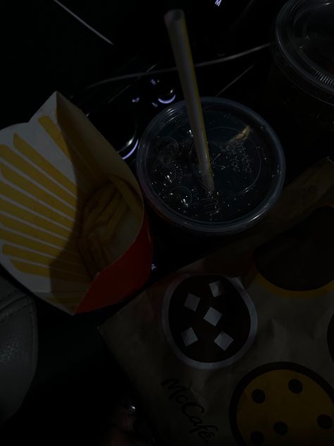 late night food Late Night Dinner Aesthetic, Late Night Fast Food Runs Aesthetic, Late Night Mcdonalds Aesthetic, Late Night Snacks Snapchat, Mcdonalds Aesthetic Food Night, Junk Food Snacks Late Nights, Late Night Snacks Aesthetic, Late Night Fast Food, Midnight Food