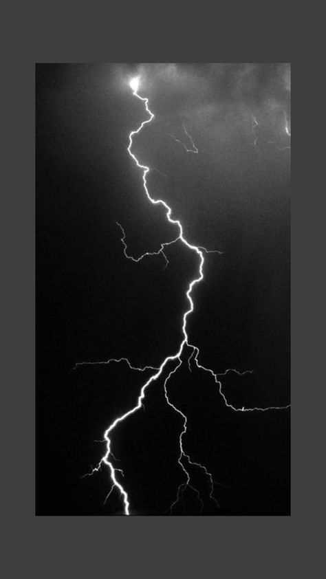 oOoOoO lightninggggg Thunder Art Lightning, Lightning Phone Wallpaper, Thunder And Lightning Wallpaper, Lightning Wallpaper Aesthetic, Black Lightning Wallpaper, Lightning Real, Lightening Art, Vintage Patio Ideas, Lightning Bolt Wallpaper