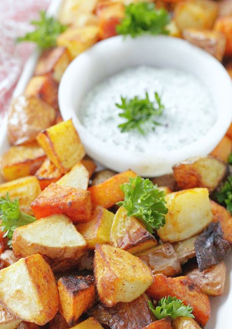 Perfect Oven Roasted Potatoes - with Creamy Herb Dipping Sauce - Foodtastic Mom Roasted Potato Dipping Sauce, Dip For Roasted Potatoes, Sauce For Roasted Potatoes, Oven Roasted Baby Potatoes, Over Roasted Potatoes, Toasted Potatoes, Roasted Potatoes And Onions, Potato Calories, Roasted Potatoes And Carrots