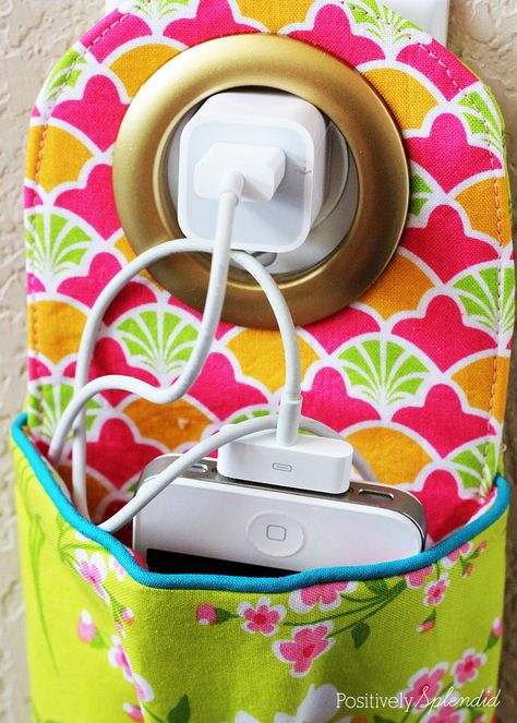 DIY Fabric Phone Charging Station Sew Ins, Diy Sy, Phone Charging Station, Projek Menjahit, Diy Tech, Diy Fabric Crafts, Costura Diy, Diy Bricolage, Creation Couture