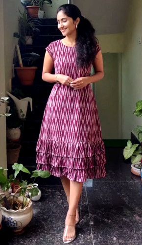 Sophisticated burgundy ikkat knee length dress with round neck and mini sleeves Frocks For Women Knee Length, One Piece Dress Knee Length, Cotton Frocks For Women, Dress Designs For Stitching, Cotton Dress Pattern, Short Frocks, Simple Frock Design, Ikkat Dresses, Stylish Kurtis Design