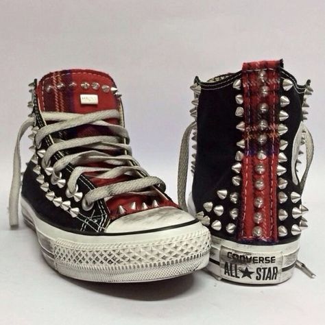 Nike Vans, All Star Converse, Punk Shoes, Star Converse, Dr Shoes, Under Your Spell, New Rock, Punk Outfits, Swag Shoes