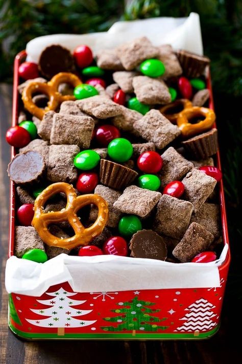 Christmas Snacks Reindeer, Christmas Party Giveaway Ideas, Houre Derves, Christmas Cookies For A Crowd, Easy Christmas Treats For Gifts Simple, Holiday Chex Mix Christmas, Christmas Chex Mix Recipes Holidays, Holiday Trail Mix Recipes, Christmas Trail Mix Recipes