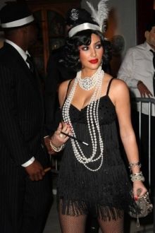 Roaring Twenties Fashions _ Kim Kardashian and Reggie Bush 1920s Costume Ideas, Roaring Twenties Fashion, Estilo Charleston, Gatsby Party Outfit, Gatsby Outfit, Original Halloween Costumes, Look Gatsby, Gatsby Party Dress, Great Gatsby Themed Party