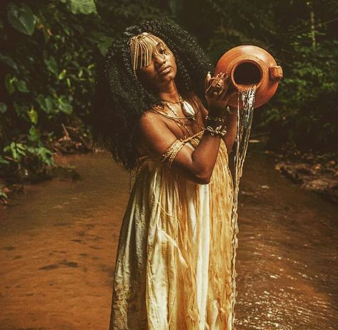 Orisha Oshun, African Traditional Religions, Haitian Revolution, African Goddess, Oh My Goddess, African People, Wild Woman, Fantasy Aesthetic, West Africa