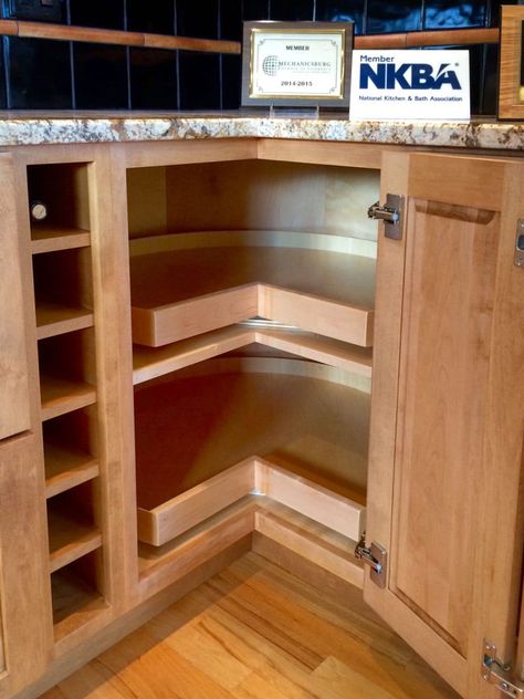 Kitchen Corner Cupboard, Corner Cabinet Solutions, Kitchen Cabinet Storage Solutions, Kitchen Corner Storage, Kitchen Cabinet Plans, Cabinet Storage Solutions, Blind Corner Cabinet, Armoire D'angle, Corner Storage Cabinet