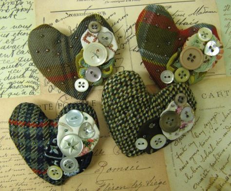 valentines hearts 5 Handmade Broaches, Tweed Crafts, Tartan Sash, Fabric Brooch, Fabric Hearts, Brooch Diy, Fiber Jewelry, Wool Projects, Heart Brooch