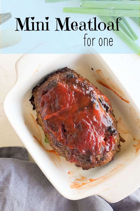 The perfect recipe for a 1 pound meatloaf, ideal for 1-2 people, is your go-to mini meatloaf solution. This mini meatloaf made from 1 pound of meat is classic comfort food and is perfect for any night of the week. Meatloaf Hamburger Patties, One Person Meatloaf, Meatloaf Recipes For 2, Meals And Munchies Meatloaf, 1 Lb Meatloaf Recipes Easy, Meatloaf For Two People, Small Meatloaf Recipes Easy, 1 Lb Meatloaf, Meatloaf Recipes 1 Lb Beef