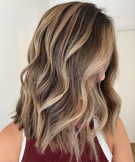 Dark Blonde Hairstyles, Tmavý Blond, Dark Blonde Hair Color Ideas, Dark Blonde Bobs, Balayage Hair Ideas, Dark Blonde Balayage, Brunette With Blonde Highlights, Balayage Caramel, Dark Blonde Highlights