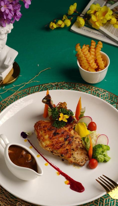 Chef Plating Ideas, Fried Chicken Plating, Chicken Steak Plating, Plating Main Course, Plating Ideas Main Course, Main Course Plating, Plating Chicken, Appetizer Plating, Plating Food Presentation