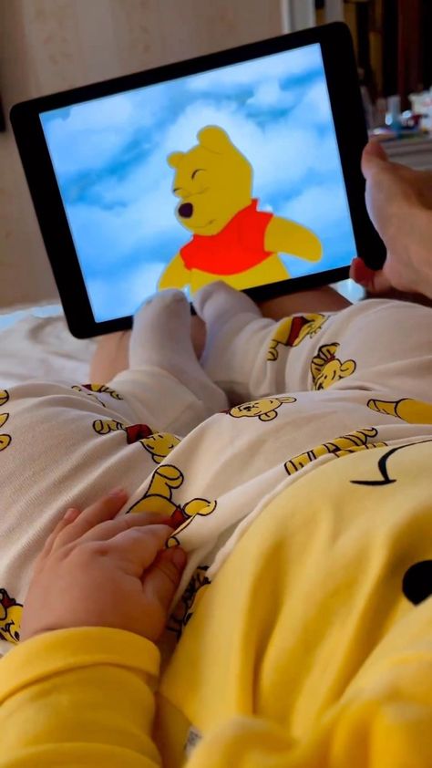 Baby Snapchat Story, Newborn Baby Videos, Bebe Fake, Baby Snapchat, Newborn Video, Baby Aesthetic, Baby Tumblr, Video Baby, Mommy Goals