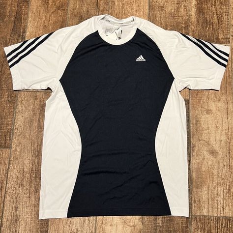 Adidas Climacool Tennis Crew Neck Shirt Sizes Available: Small, Medium, Large And Xl Color: Navy White Condition: New With Tags Measurements Small Pit To Pit: 21 In Length: 27.5 In Medium Pit To Pit: 22 In Length: 29 In Large Pit To Pit: 23.5 In Length: 31 In Extra Large Pit To Pit: 24.5in Length: 31 In Ig Poses, Mens Athletic Wear, Pants Outfit Men, Adidas Climacool, Men Stylish Dress, Tennis Shirts, Tennis Fashion, Fits Clothes, Black And White Shirt