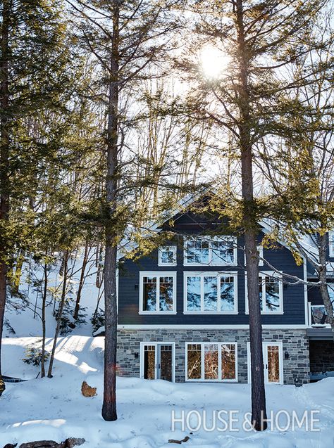 Towering trees surround Len and Teresa Conlon’s Muskoka, Ontario, cottage. | Photographer: Stacey Brandford | Designer: Lindsay Mens Craig Lake House Christmas Decor, Small Lake Cottage Plans, Lake Homes Exterior, Sarah Richardson Christmas, Lake Home Exterior, Lake Cottage House Plans, Sarah Richardson Home, Cottage Revival, Lake In Canada