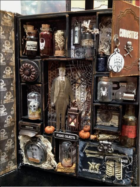 Halloween Shadow, Halloween Shadow Box, Tim Holtz Halloween, Halloween Apothecary, Carte Halloween, Shadow Box Ideas, Halloween Miniatures, Printers Tray, Shadow Box Art