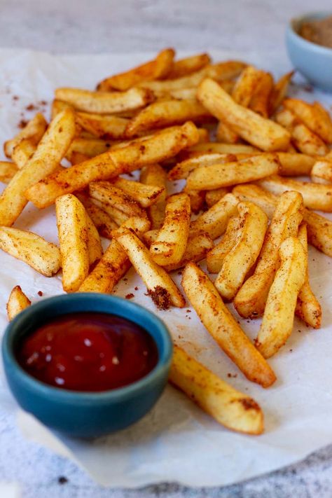 French Fries Street Food, French Fries Aesthetic, Spicy French Fries, Potato Dinners, Freeze Potatoes, Spicy Fries, Quick Potato Recipes, Pakistani Foods, Vegetable Cutlets