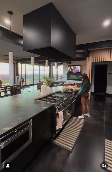 Big Rich House, High Sealing Houses, Kardashian Interior Design, Baddie Kitchen, Unique House Features, Big Modern House, Luxury Home Aesthetic, Inside Of House, Kardashian Aesthetic