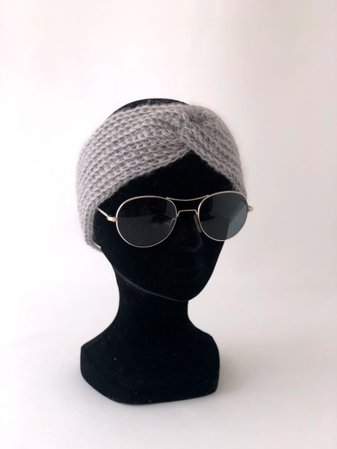 Modèle crochet gratuit - headband au crochet #crochetfacile #bandeauaucrochet #crochetdebutant #tutocrochet #crochetenfrancais #tutocrochetgratuit Bandeau Au Crochet, Headband Crochet, Head Band, Turbans, Crochet