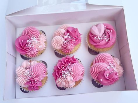 Pretty Pink Cupcakes Birthdays, Fancy Pink Cupcakes, Pink Sweet 16 Cupcakes, Pink Cupcake Decorating Ideas, Pink 21st Birthday Cupcakes, Pink Ombre Cupcakes, Pink Cowgirl Cupcakes, Pink Graduation Cupcakes, Cowgirl Cupcakes Ideas