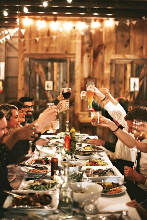 Cenar con mis amigos The Hunting Party, Outdoor Dinner, Friends Gathering, Farm Party, Long Table, Wedding Album, Party Inspiration, Family Gathering, Family Time