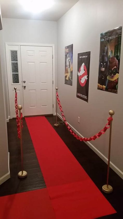 Diy Red Carpet, Red Carpet Ropes, Hollywood Theme Party Decorations, Red Carpet Decorations, Red Carpet Sweet 16, Red Carpet Theme Party, Red Carpet Theme, Carpet Diy, Hollywood Birthday