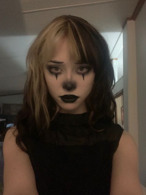 Clown Makeup Scary Easy, Clown Makeup Women Pretty, French Mime Makeup, Clown Makeup Without White Face, Clown Costume Women Makeup, Bark Bark Woof Woof Reaction Pic, Tiktok Clown Makeup, Halloween Costume Clown Women, Egirl Clown Makeup