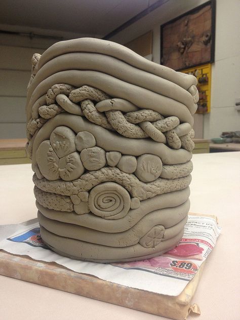 Coil Pot with added texture.. I love the braid! may have to steal this idea. Coil Pot, Coil Pottery, Coil Pots, Beginner Pottery, Tanah Liat, Keramik Design, Slab Pottery, Hand Built Pottery, Pottery Techniques