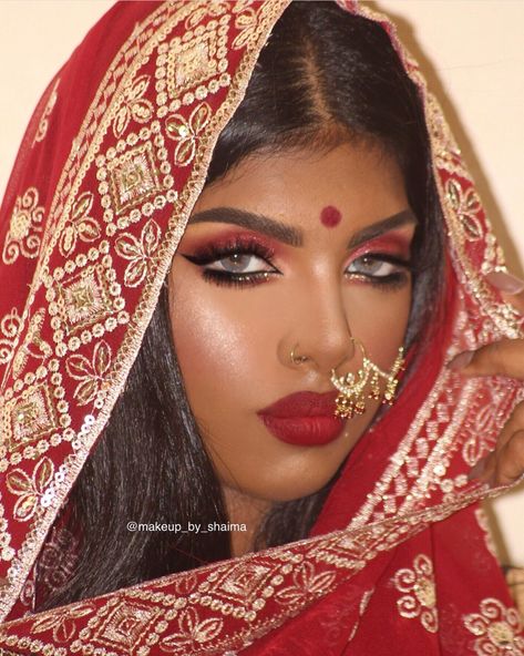 Henna Party Makeup, Asoka Indian Makeup, Desi Bride Makeup, Cultural Makeup, Cleopatra Aesthetic, Diwali Makeup, Makeup Carnaval, India Makeup, Indian Makeup Looks