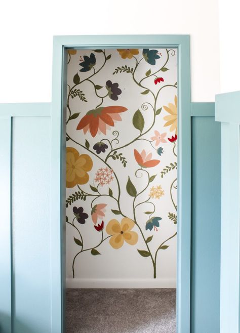 Hand Painted Botanical Mural, Wall Art Big Painting, Free Hand Wall Painting Flowers, Sharpie Flower Wall, Painted Wall Mural Bedroom, Bathroom Handpainted Wall, Vintage Floral Mural, Flower Paintings On Wall, Free Hand Painted Wall