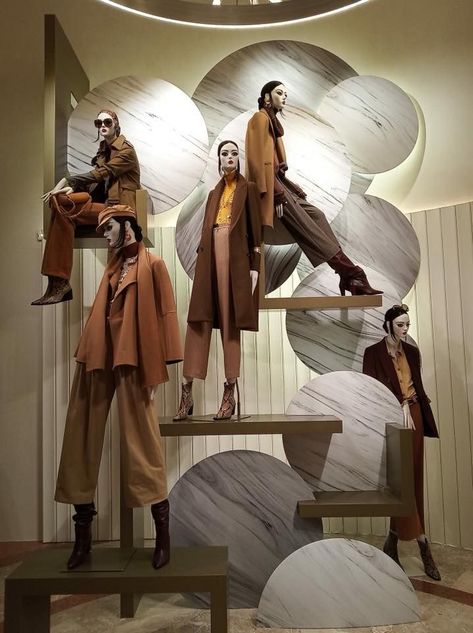 Fashion Design Mannequin, Design Mannequin, Visual Merchandising Fashion, Fashion Window Display, Window Display Retail, Windows Display, Clothing Store Interior, Fashion Displays, Store Design Boutique