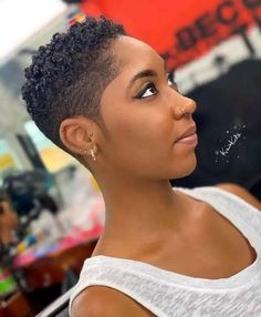 Low Cut Hairstyles, Natural Hair Haircuts, Short Natural Haircuts, Cabello Afro Natural, Hairstyles For Ladies, Short Natural Curly Hair, Black Hair Short Cuts, Short Shaved Hairstyles, Tapered Natural Hair