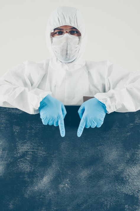 A doctor in mask, gloves and protective ... | Free Photo #Freepik #freephoto #hand #medical #doctor #health Surgical Gloves, Doctor Mask, Medical Wallpaper, Health And Fitness Magazine, Medical Glove, Healthy Diet Tips, Daily Health Tips, Fitness Advice, Medical Masks