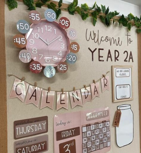 32 Simple Classroom Decoration Ideas Teachers Are Loving in 2024 | Teach Starter Teachers Office Ideas, Unique Classroom Themes, Year 6 Classroom, Eyfs Provision, Boggle Board, Aesthetic Classroom, Classroom Decoration Ideas, Classroom Aesthetic, Classroom Whiteboard