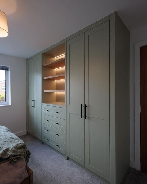 Lymm Fitted Furniture on Instagram: "Shaker fitted wardrobe….  Another fitted wardrobe installed On this wardrobe the customer opted for shaker style doors finished in f&b - vert de Open shelving with led lighting from @hafeleuk  Internals and shelves made from @finsauk roble natural mesura Handles from @plankhardware  Soft close hinges and drawers using only the best @blum_uk from @ldl_online   All our fitted furniture is made and sprayed in our workshop in Lymm, Cheshire  #fittedfurniture #fittedwardrobes #wardrobe #wardrobeinteriors #bedroomdecor #bedroominspo #bedroom #storage #storagesolutions #storageideas #closet #lymm #cheshire #thursday #instagram #instadaily #photography #photooftheday #ledlighting #hafele #vertdeterrefarrowandball" Built In Wall Wardrobe Ideas, Wall Length Wardrobe, Built In Wardrobe Ideas With Drawers, Fitted Wardrobe With Tv Built Ins, Small Room Fitted Wardrobes, Built In Robe Layout, Hinged Door Wardrobe, Wardrobe Area In Bedroom, Wardrobe With Drawers Outside