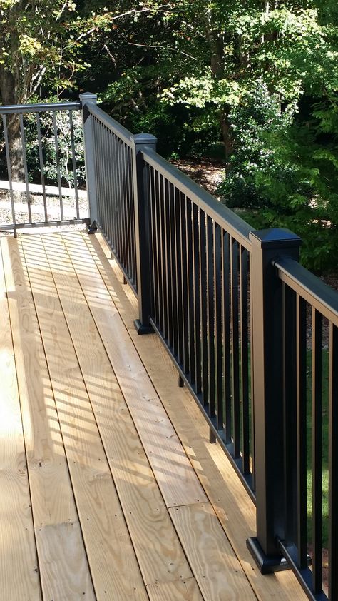 Porch Railing Designs, Deck Stair Railing, Metal Deck Railing, Aluminum Railing Deck, Deck Railing Ideas, Patio Railing, Deck Railing Design, Metal Deck, Railing Ideas