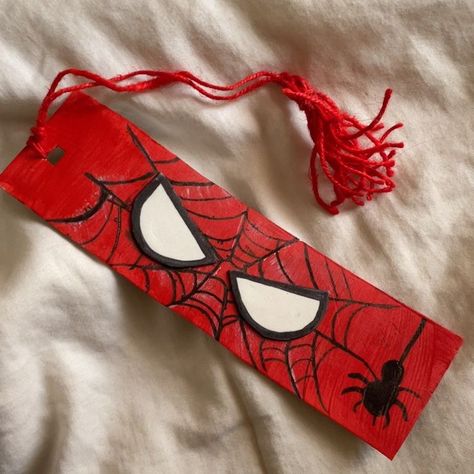 Marvel Diy, Handmade Bookmarks Diy, Penanda Buku, Diy Crafts Bookmarks, Bookmarks For Books, Handmade Bookmarks, Creative Bookmarks, Instruções Origami, Bookmark Craft