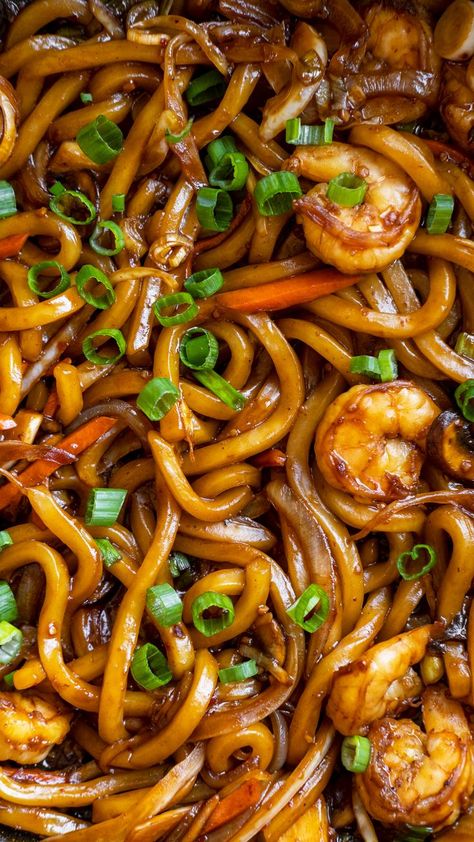 Yaki Udon is a simple one-pan meal loaded with vegetables, mushrooms, and your choice of protein coated in an incredibly flavorful sauce that will have you craving for more. This recipe calls for simple ingredients to make the best udon noodle stir fry in just 15 minutes! Udon Noodle Stir Fry, Udon Stir Fry, Stir Fried Noodles, Udon Noodles Stir Fry, Udon Noodles Recipe, Fried Udon, Yaki Udon, Fry Noodles, Udon Noodle